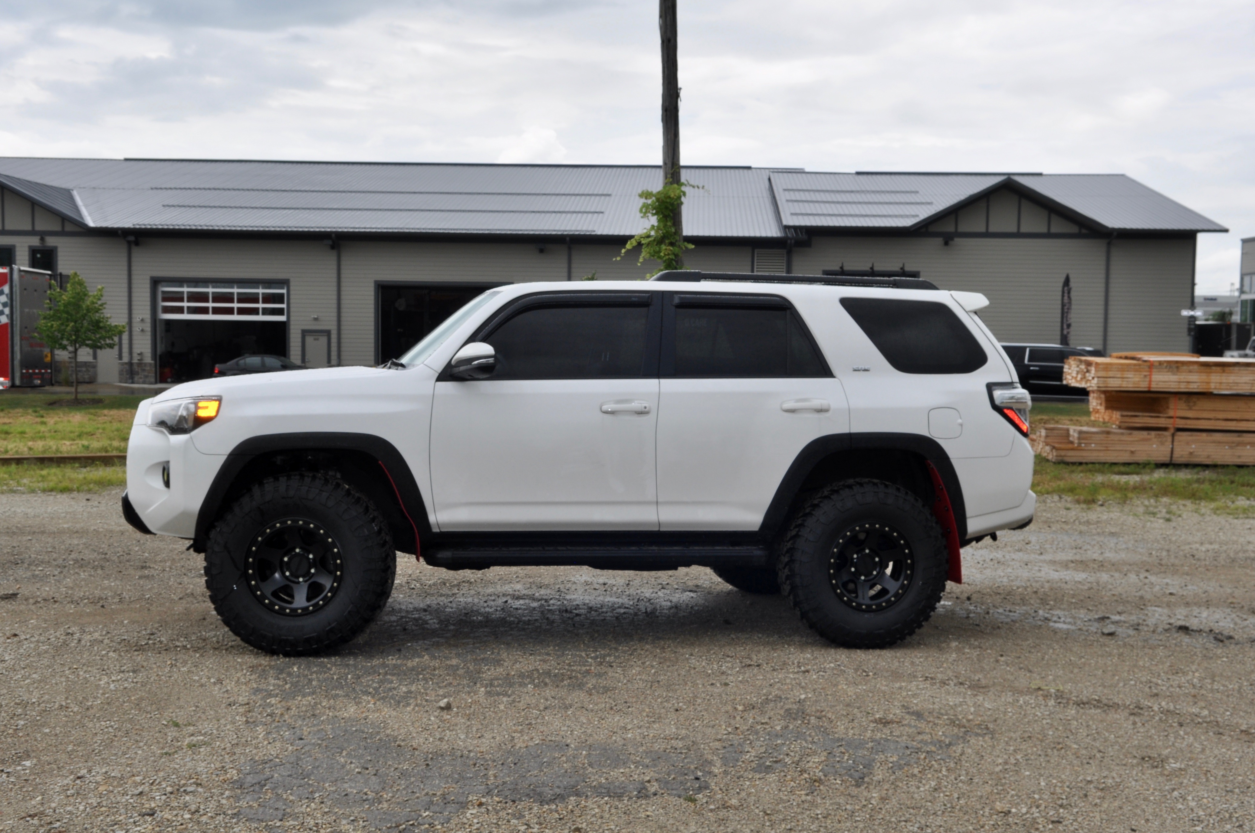 5th-gen-4runner-35-inch-tire-installation-finished-drivers-side-car