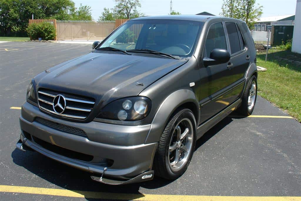 Мл 2000 купить. Mercedes Benz ml 320 w163. Мерседес мл 163 кузов. Mercedes Benz ml 320. 1998 Mercedes-Benz ml320.